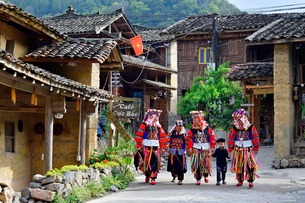 Bản Lô Lô Chải